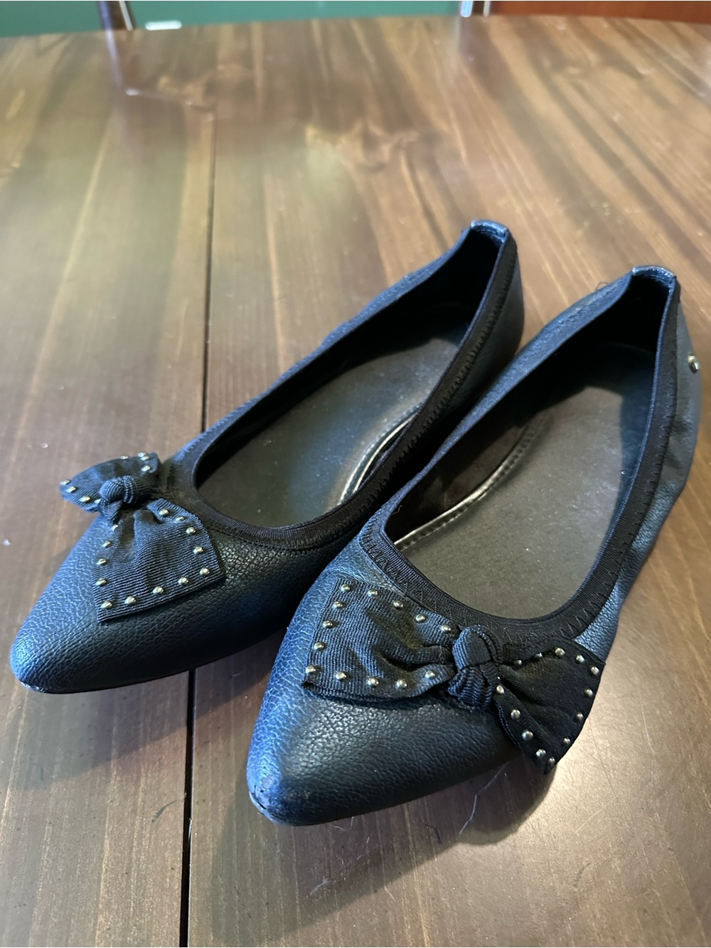 Vera Wang Black/Blue Studded Bow Pointed-Toe Ballet Flats - Women